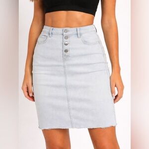 Chic Light Blue Denim Skirt Button Front Raw Hem Size Large Stretchy material.